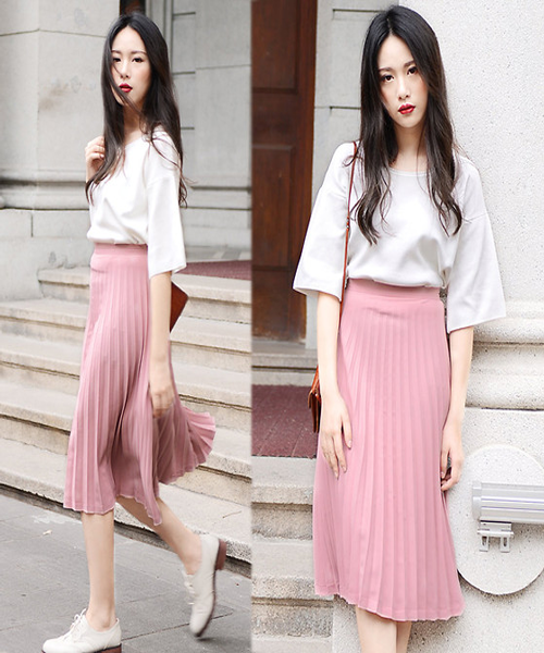 Màu sắc chân váy hồng đồng điệu, nhẹ nhàng mà vẫn bảo toàn sự hiện đại, quý phái