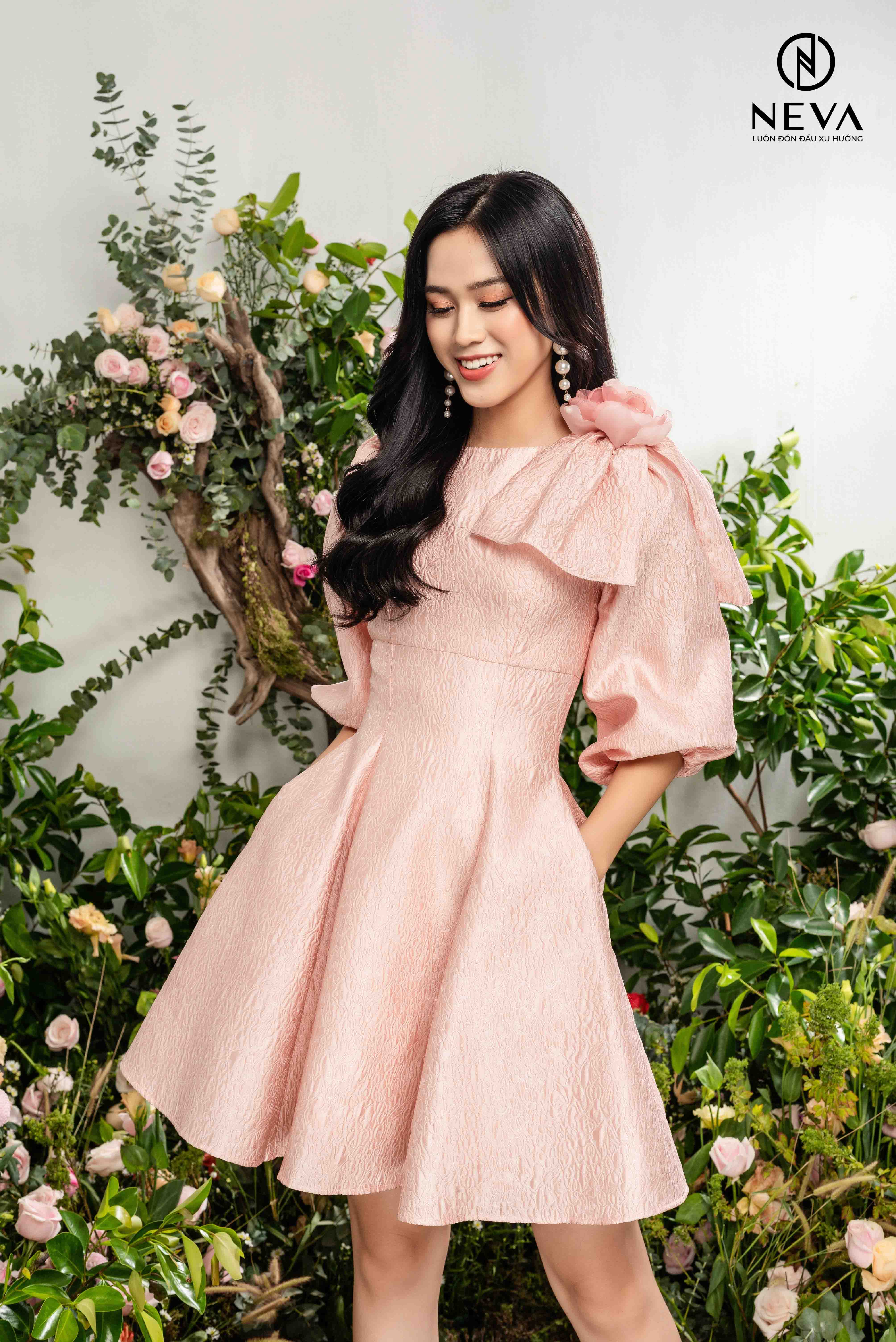 Update ngay những mẫu váy đầm đẹp hot nhất Thu 2019