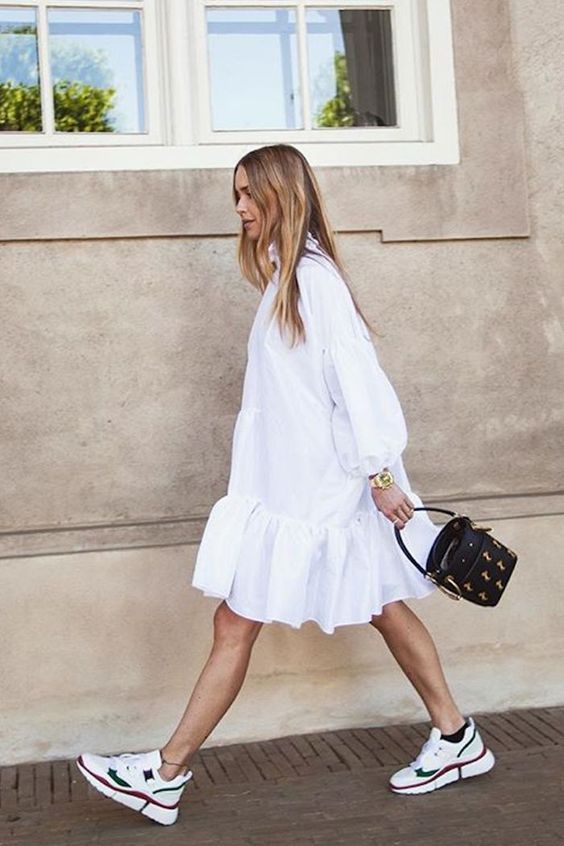 Mặc váy trắng đi giày gì? Gợi ý 5 mẫu giày hoàn hảo xinh hết cỡ