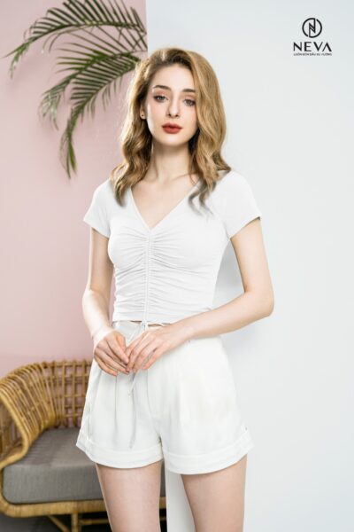 Alternative view of Áo thun  NEVA tay ngắn nhún ngực màu trắng  21S1B130120T010