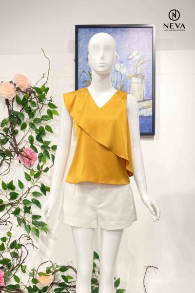 Alternative view of Áo sát nách lụa Sara 21S1B120071T013