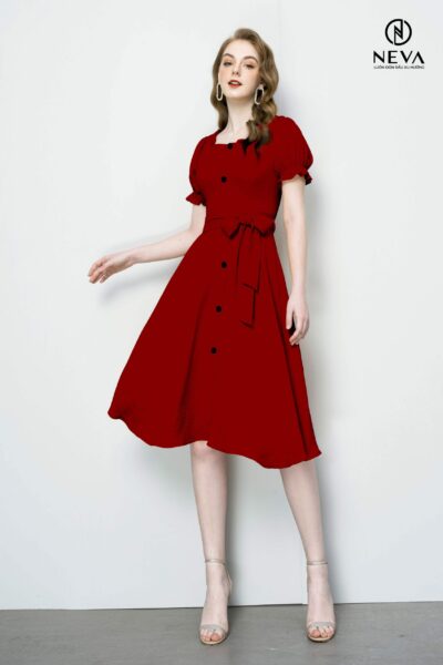Alternative view of Đầm midi Neva tay nhún bồng màu đỏ 21S1B430118T013