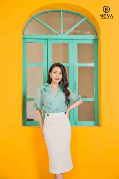 Alternative view of ÁO CROPTOP HOA 3D TRƠN 21S1W130284T015