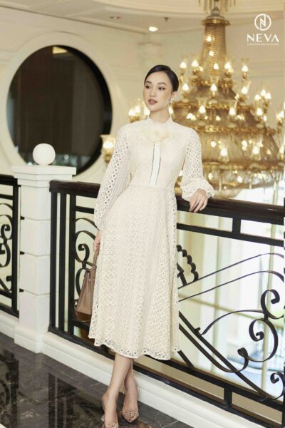 Alternative view of Đầm midi ren dệt nổi đính nơ hoa 21F2W440237T019