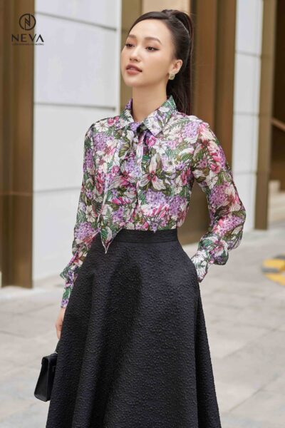 Alternative view of Sơ mi cổ đức in hoa kèm khăn thắt ngoài 21F2W140449H016