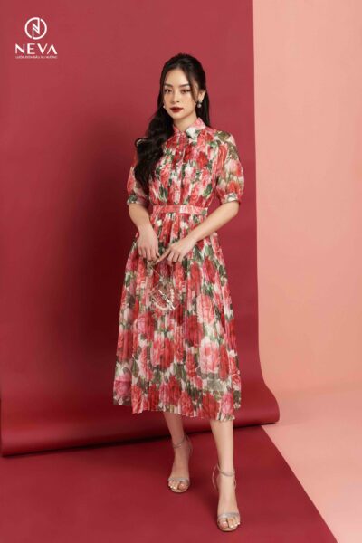 Alternative view of Đầm cộc tay xếp ly in hoa hồng 21F1W430445H012