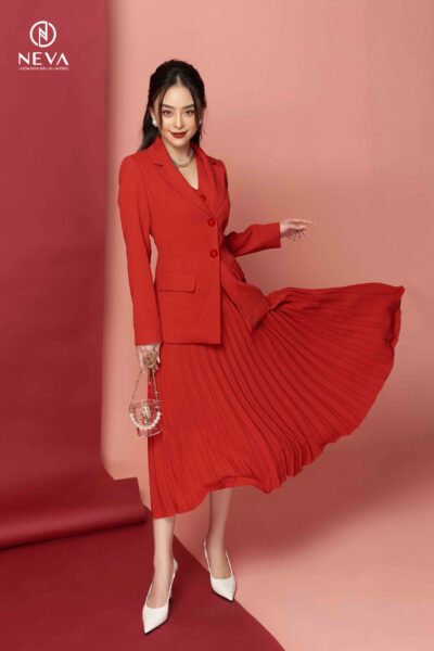 Alternative view of chân váy midi dập ly đỏ 21F1W320437T012