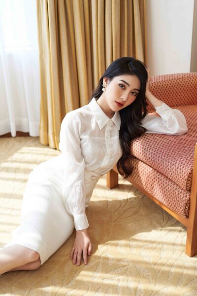 Alternative view of áo sơ mi nẹp khuy đính hoa nổi 21F2W140424T010