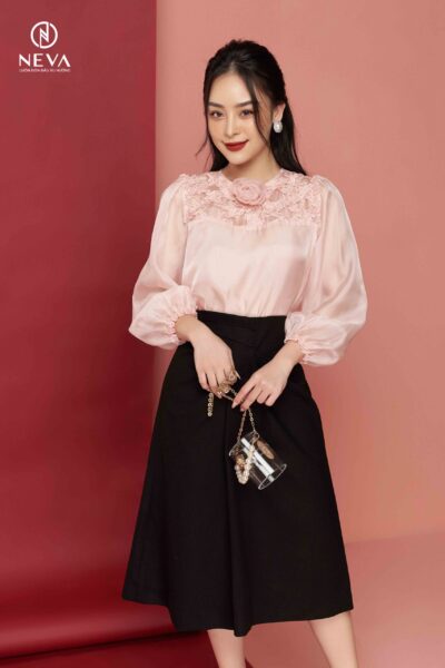 Alternative view of Áo sơ mi hồng cổ đính hoa nổi 21F2W130447T021