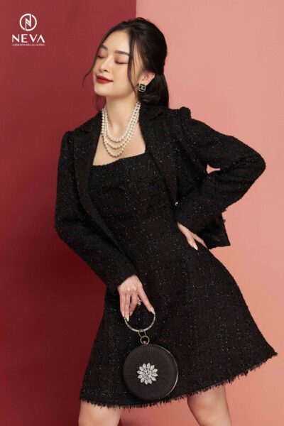 Alternative view of Đầm tweed đen 2 dây 21F2W470484T011