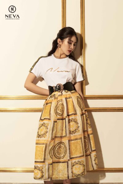 Alternative view of Chân váy xòe xẻ giữa in họa tiết Baroque 22S2W320493H013