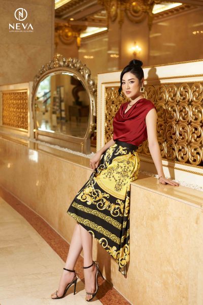 Alternative view of Chân váy lụa vạt lệch in Baroque 22S3W320555H011