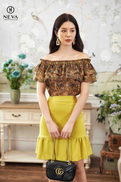 Alternative view of Áo trễ vai 2 tầng bèo in họa tiết 22S2W130574H022