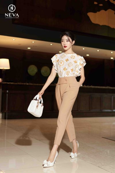 Alternative view of Quần baggy màu be vạt lệch 22S2W220591T019