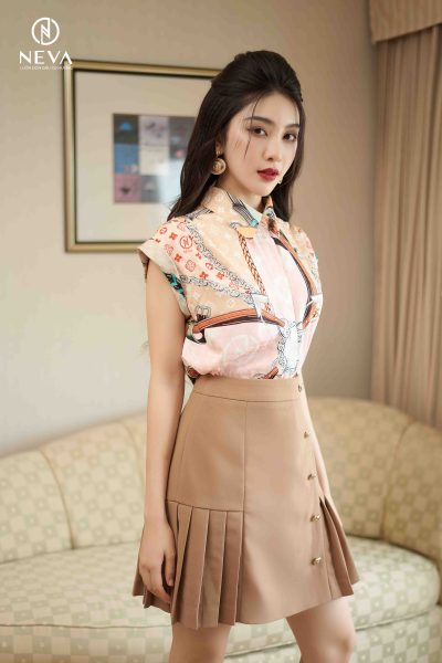 Alternative view of Chân váy mini xếp ly màu be 22S2W300605T019