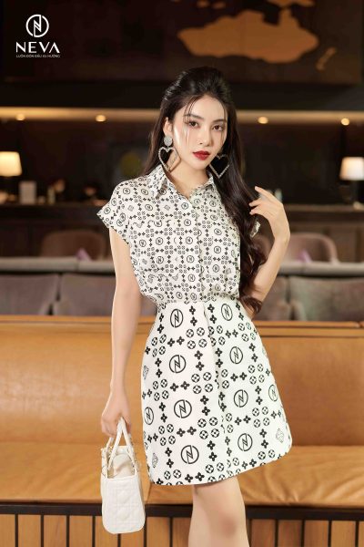 Alternative view of Đầm mini cổ Đức in họa tiết logo Neva  22S2W430598H010