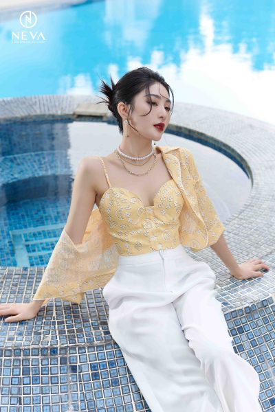 Alternative view of Áo 2 dây cúp ngực in logo Neva 22S3W120595H013