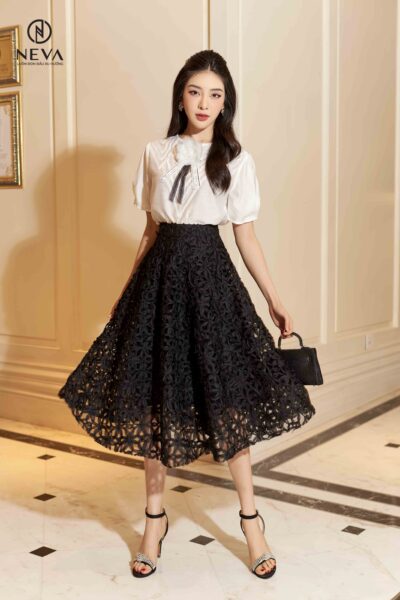 Alternative view of Sơ mi tay phồng cài hoa Neva ngực áo 22S2W140630T010