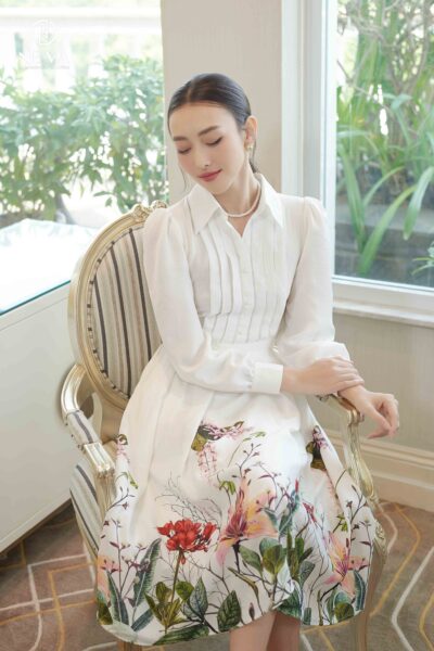 Alternative view of Đầm liền cổ Đức in hoa ly đỏ 22F2W440640H010