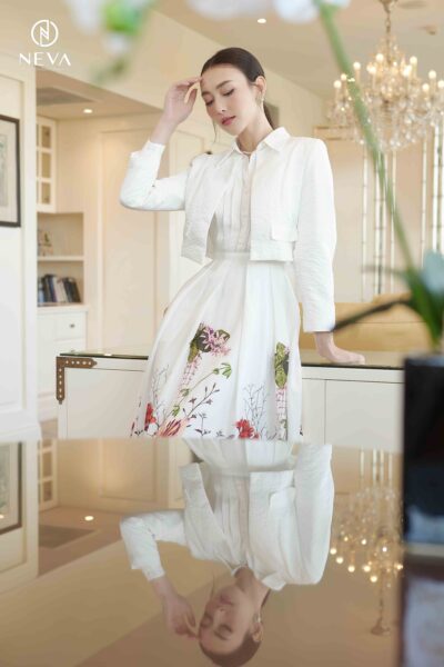 Alternative view of Áo vest lửng màu trắng 22F2W620640T010