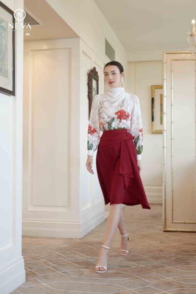 Alternative view of Áo sơ mi cổ  xếp in hoa ly đỏ 22F2W140639H010