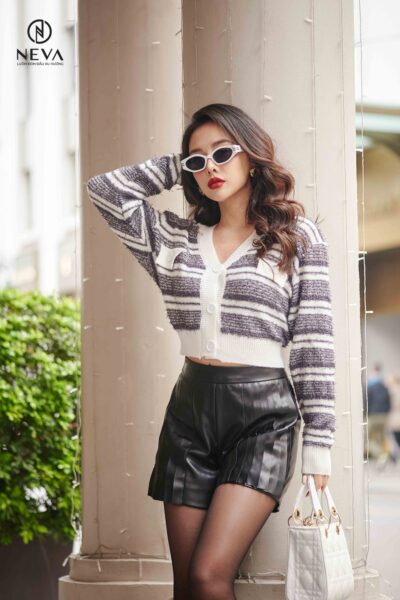 Alternative view of Áo len phối kẻ ghi 22F4W650007K020