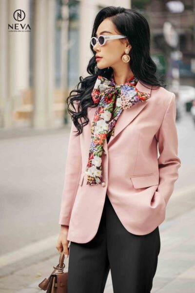 Alternative view of Quần ống loe đen 22F2W220672T011