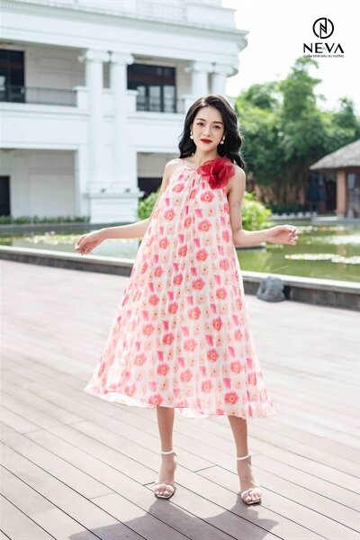 Alternative view of Đầm maxi Neva in hoa poppy trắng 21S5W420297H010