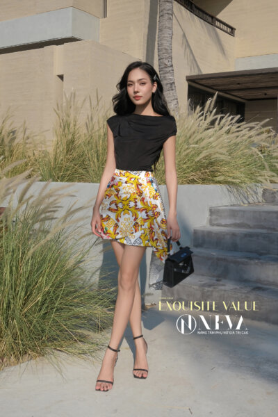 Áo thun đen trễ vai Exquisite Value 24S1W130017H013