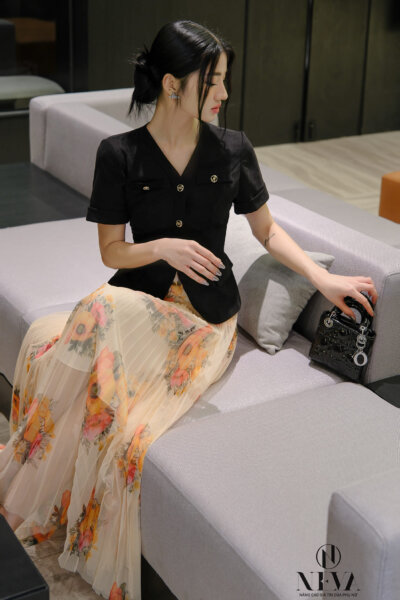 Alternative view of Chân váy 𝑪𝒂𝒕𝒉𝒆𝒓𝒊𝒏𝒆 𝑺𝒆𝒕 24S1W320050H013