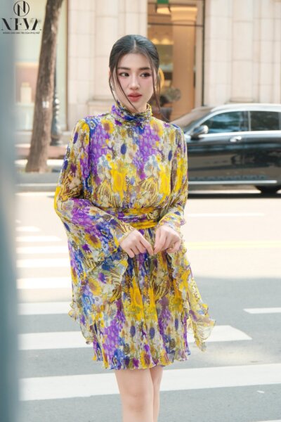 Alternative view of Đầm tay ống loe Violet Reign 24S1W440801H016