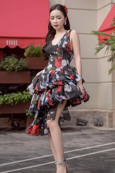 Đầm dạ hội cổ sâu Crimson Bloom 24S1W428006H011