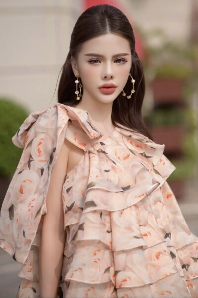 Alternative view of Đầm baby doll lệch vai Blooming Grace S1W428002H021
