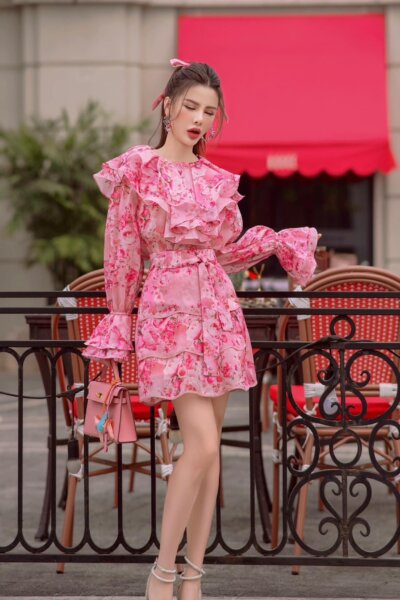 Áo sơ mi dáng xuông cổ tròn bèo to bản Rosy Serenity 24S1W148004H021