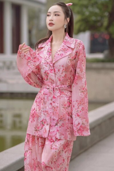 Alternative view of Quần dài ống xuông xếp ly thân trước Petal Waves 24S1W228001H021