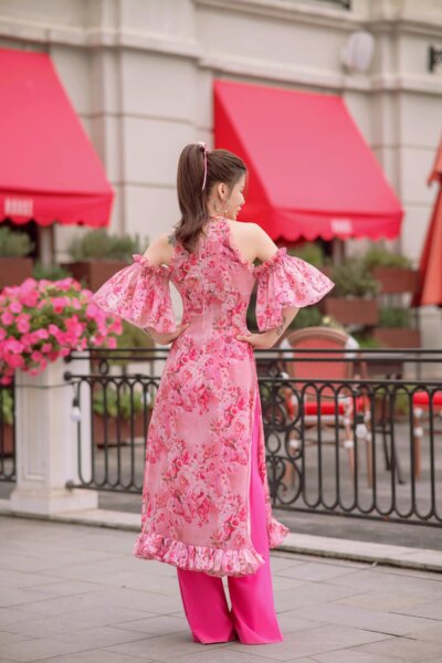 Alternative view of Áo dài cách tân cổ yếm bèo tay Dreamy Blossom 24S1W660007H021