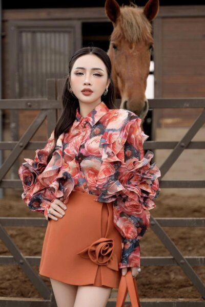 Áo sơ mi dài tay dáng xuông, cổ đức bèo cầu kỳ Amber Whispers 25S1W145002H015