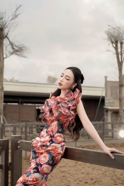 Alternative view of Đầm ôm bút chì Midi , sát nách Lustre Grace 25S1W435001H015