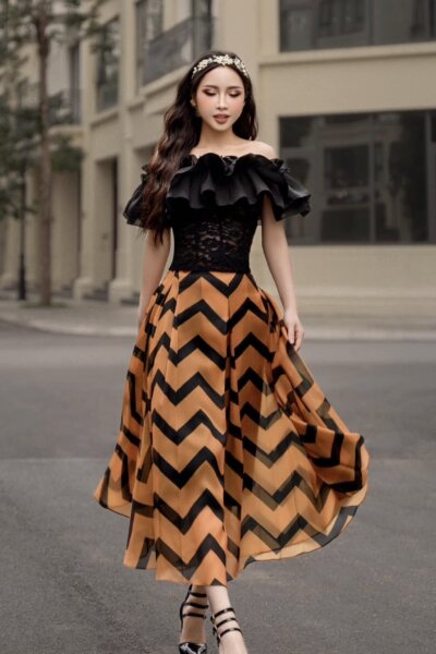 Áo trễ vai với nhiều tầng bèo Aurora 25S1W123001T011