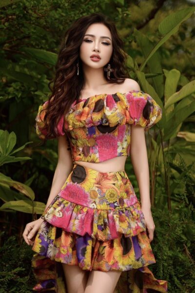 Áo trễ vai croptop Glimmer Garden 25S1W139005H017