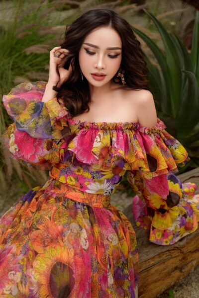 Alternative view of Áo trễ vai dài tay thân ôm Wild Hibiscus 25S1W149002H017