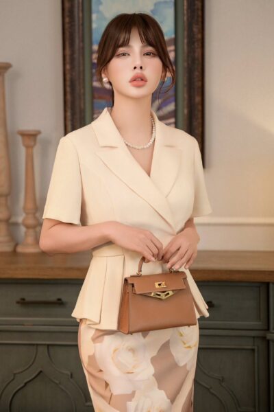 Alternative view of Áo công sở xòe Peplum trẻ trung Bloomed Stillness 25S1W132006T010