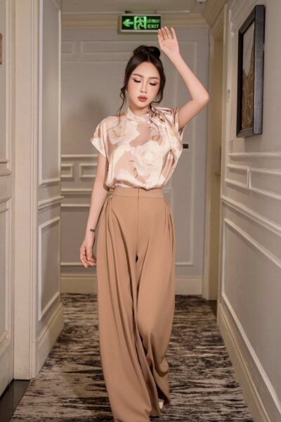 Quần ống xuông rộng, có xếp ly 2 bên trẻ trung Amber Quietude 25S1W222004T022