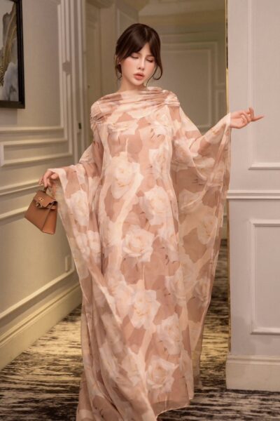 Alternative view of Đầm xuông maxi với phần tay liền rộng, cổ thân sau xẻ V có buộc dây Seraphic Poise 25S1W462001H021