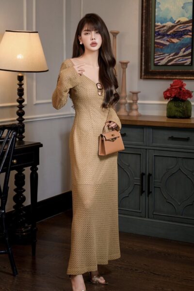 Đầm liền maxi dài tay, cổ tim oang và sâu, khoen đai kim loại độc đáo Whisper of Dawn 25S1W442001T022