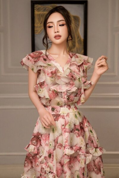 Alternative view of Chân váy xòe midi với nhiều đường cắt cầu kỳ kẹp bèo layer đẹp mắt Celestial Drift 25S1W322008H021