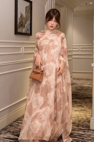 Đầm xuông maxi với phần tay liền rộng, cổ thân sau xẻ V có buộc dây Seraphic Poise 25S1W462001H021