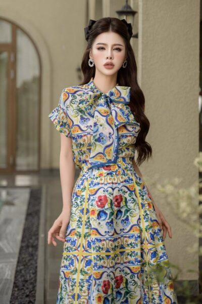 Áo sơ mi cộc tay, dáng xuông nhẹ, cổ buộc nơ 25S1W133002H015