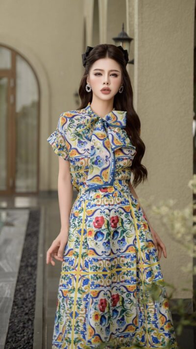 Áo sơ mi cộc tay, dáng xuông nhẹ, cổ buộc nơ 25S1W133002H015