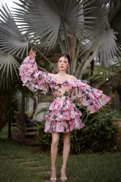 Áo bra trễ vai, tay xếp bèo cầu kỳ Rose Éternelle 25S1W142105H021